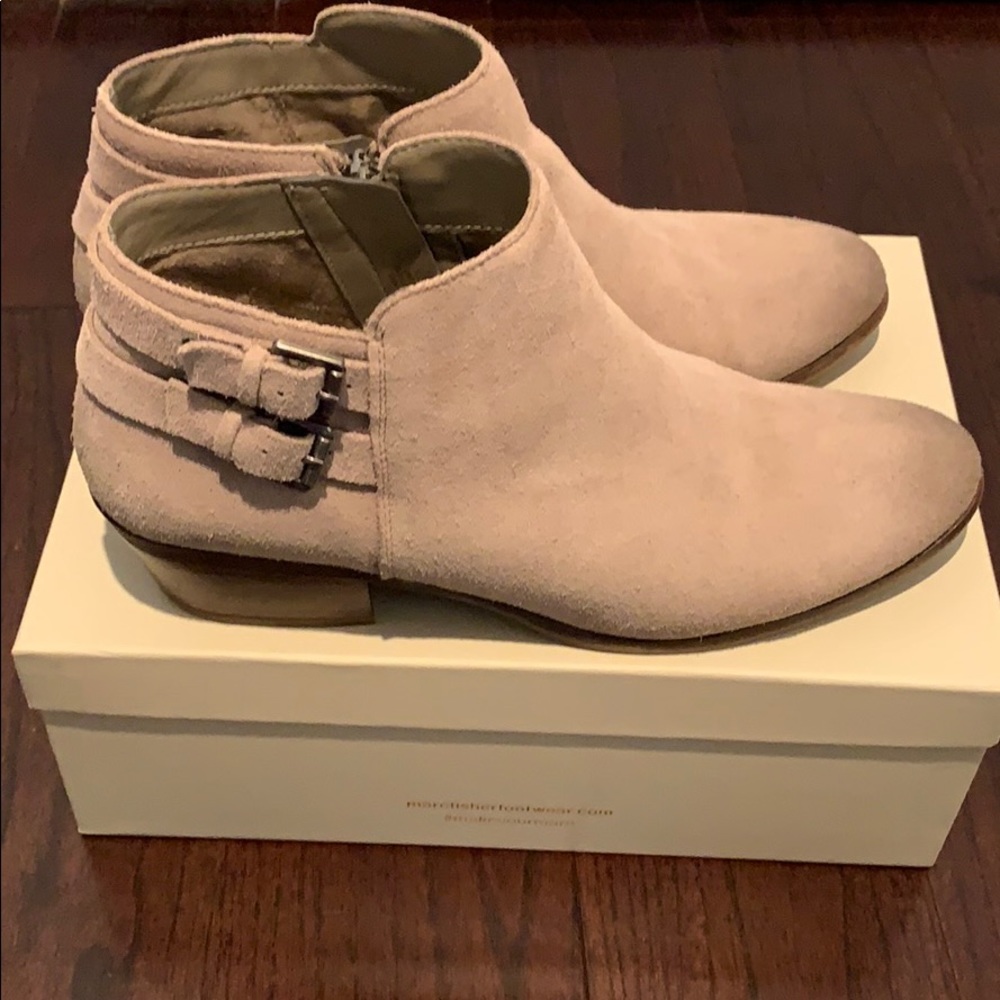 Dolce Vita buckle suede beige booties Sz 9.5
